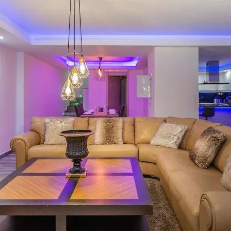 Casa Montebiarritz- * Estepona